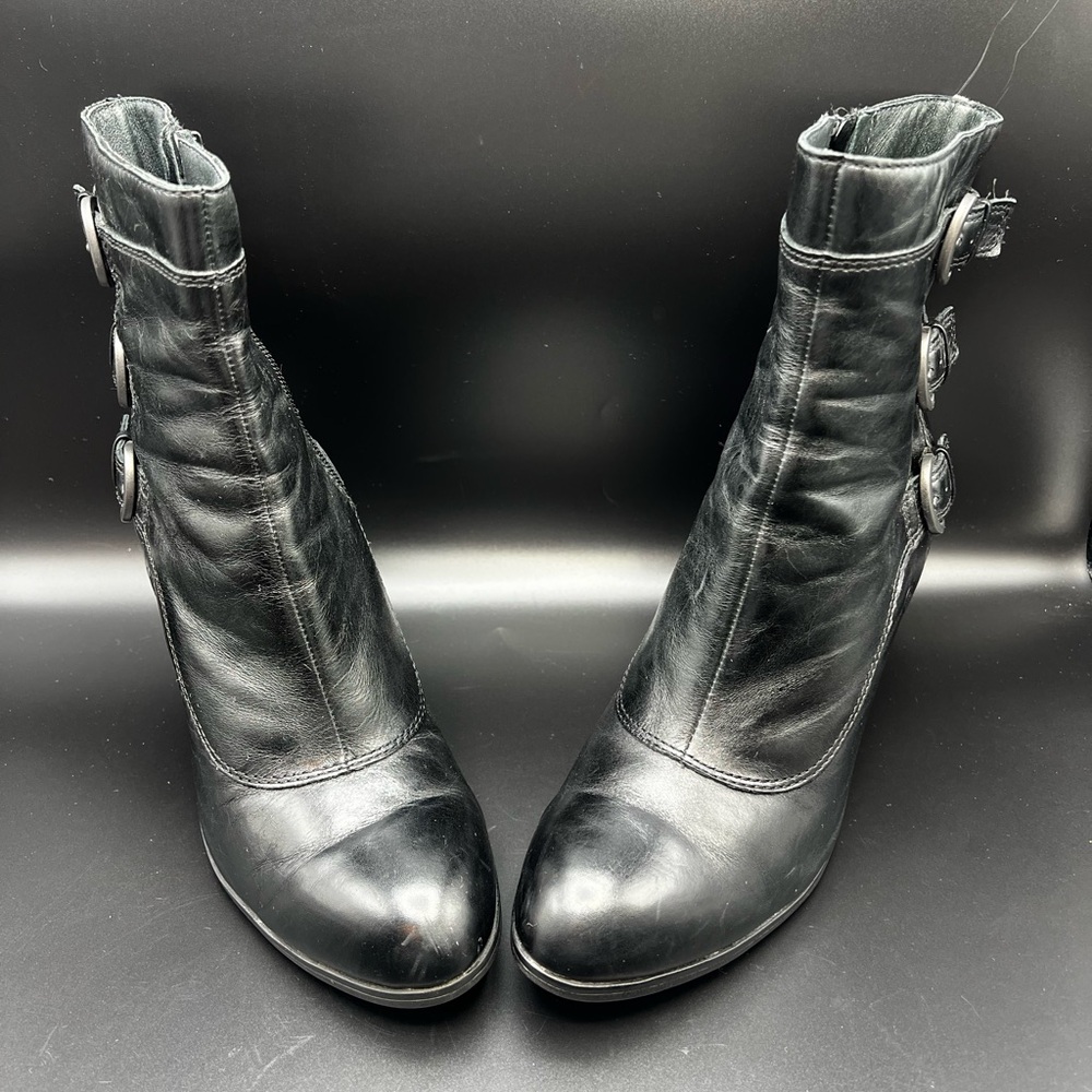 Born Vivi Black Leather Heeled Booties Boots Womens 9.5 M Vintage Style Buckles